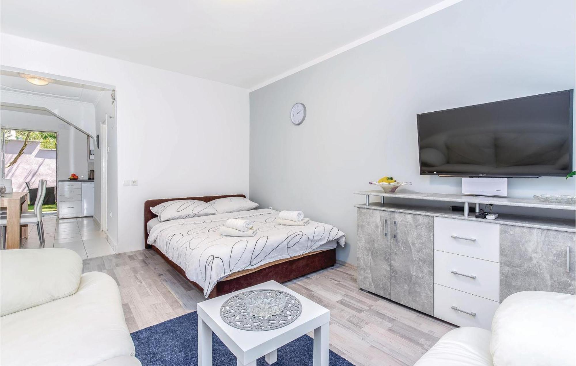 Stunning Apartment In Kostrena With Kitchen Zewnętrze zdjęcie