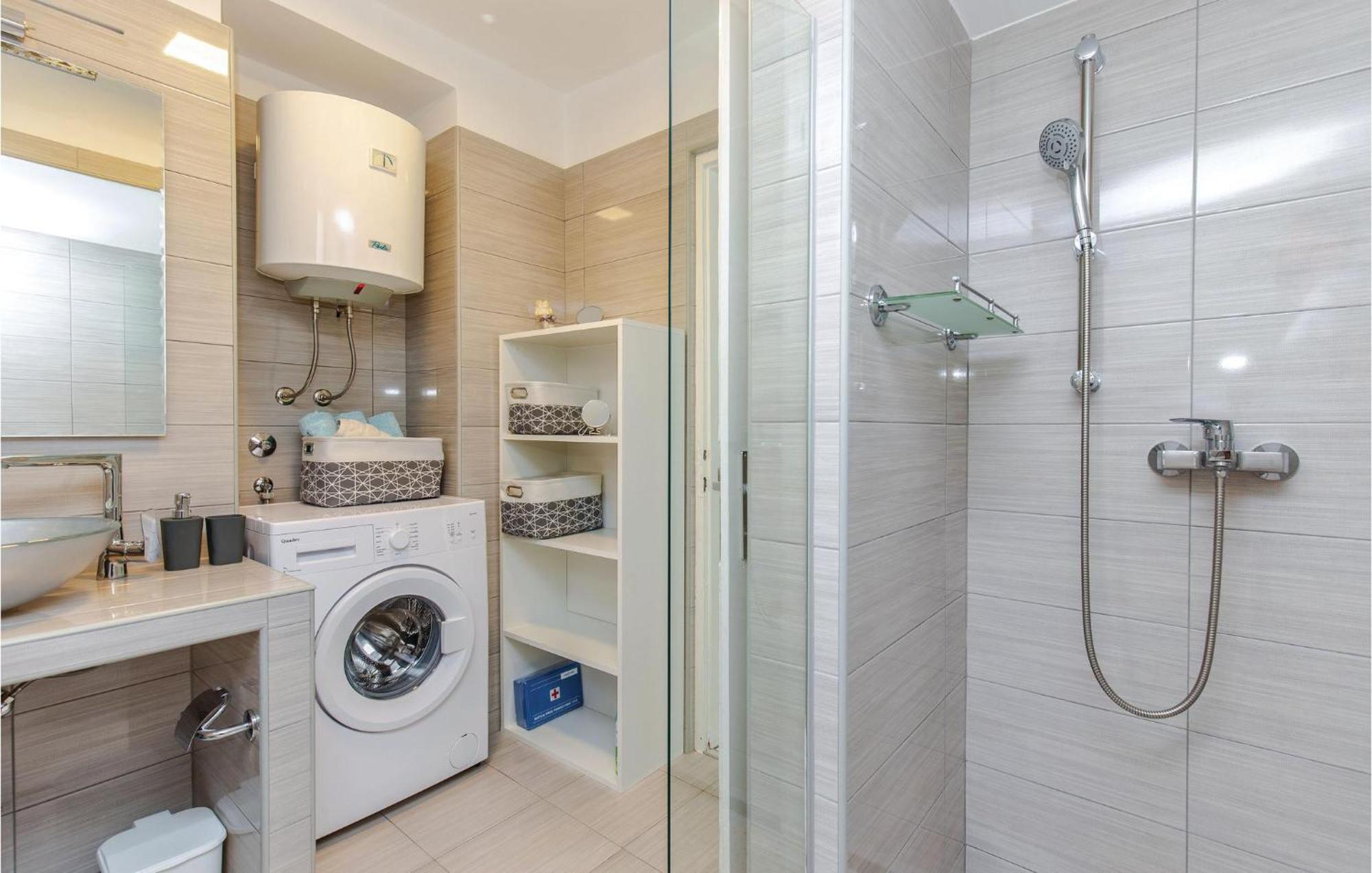 Stunning Apartment In Kostrena With Kitchen Zewnętrze zdjęcie